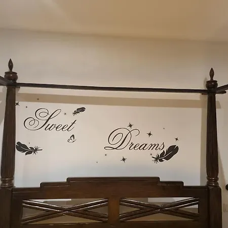 Eg-wohnung Mit Himmelbett, Wohnkueche Und Wintergarten Вупперталь