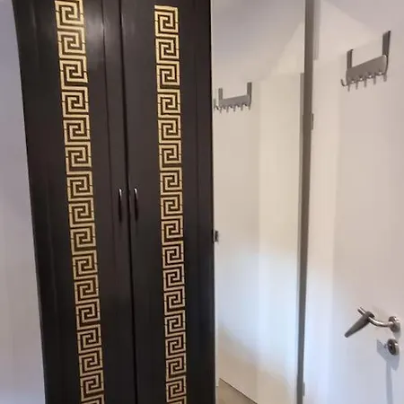 Eg-wohnung Mit Himmelbett, Wohnkueche Und Wintergarten Апартаменты