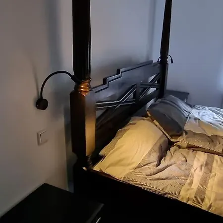 Eg-wohnung Mit Himmelbett, Wohnkueche Und Wintergarten Апартаменты